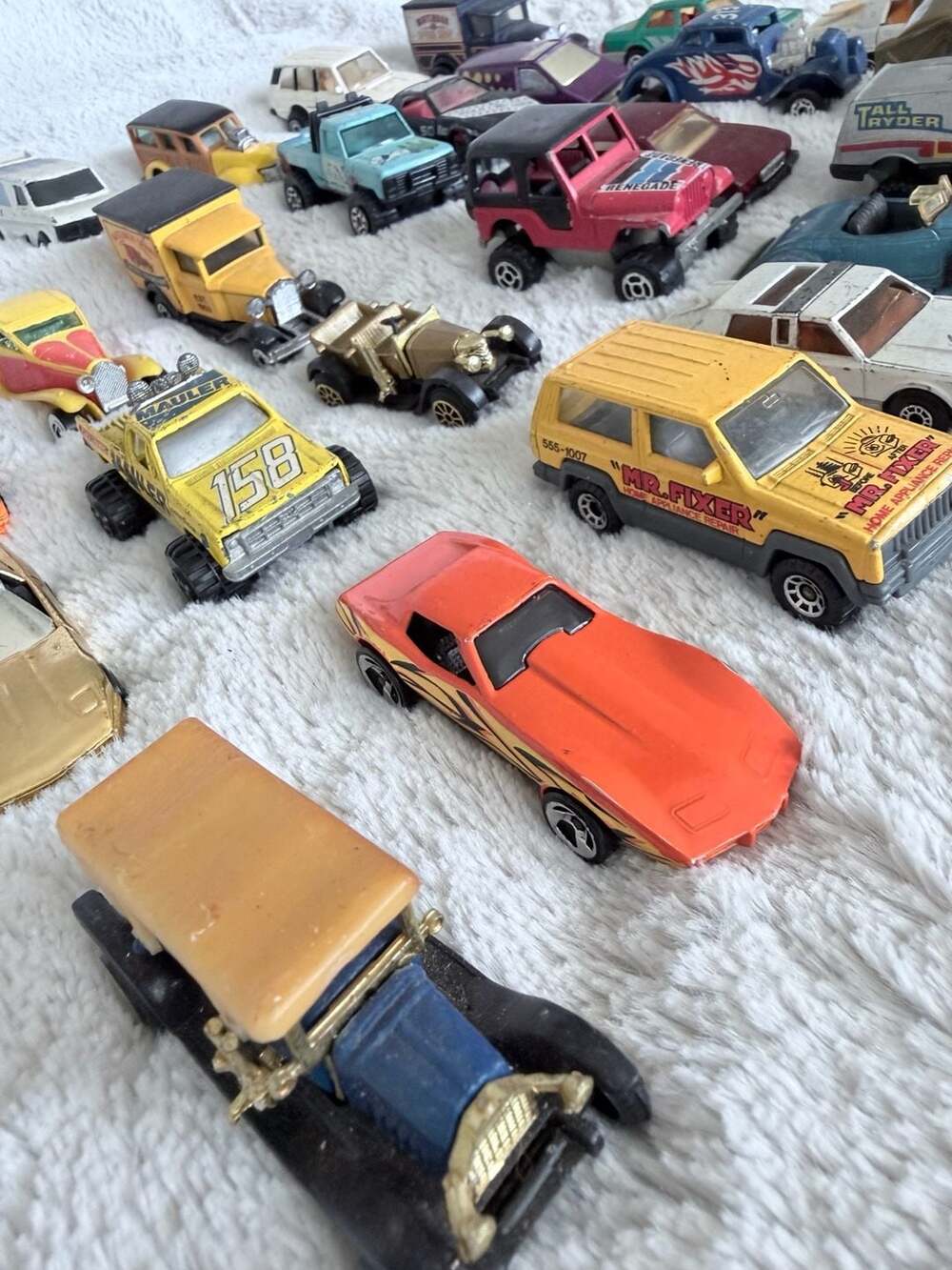 Lot of 26 Vintage Assorted Die-Cast Toy Cars and Trucks, Including Matchbox and